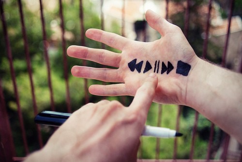 Przerwa na wyciszenie umysłu jako sposób na odzyskanie skupienia i spokoju